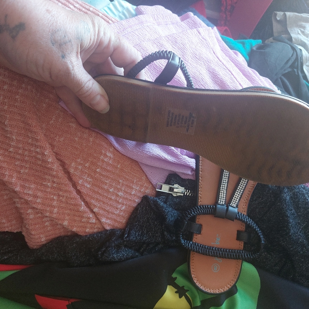 Sandals - Picture 3 of 3